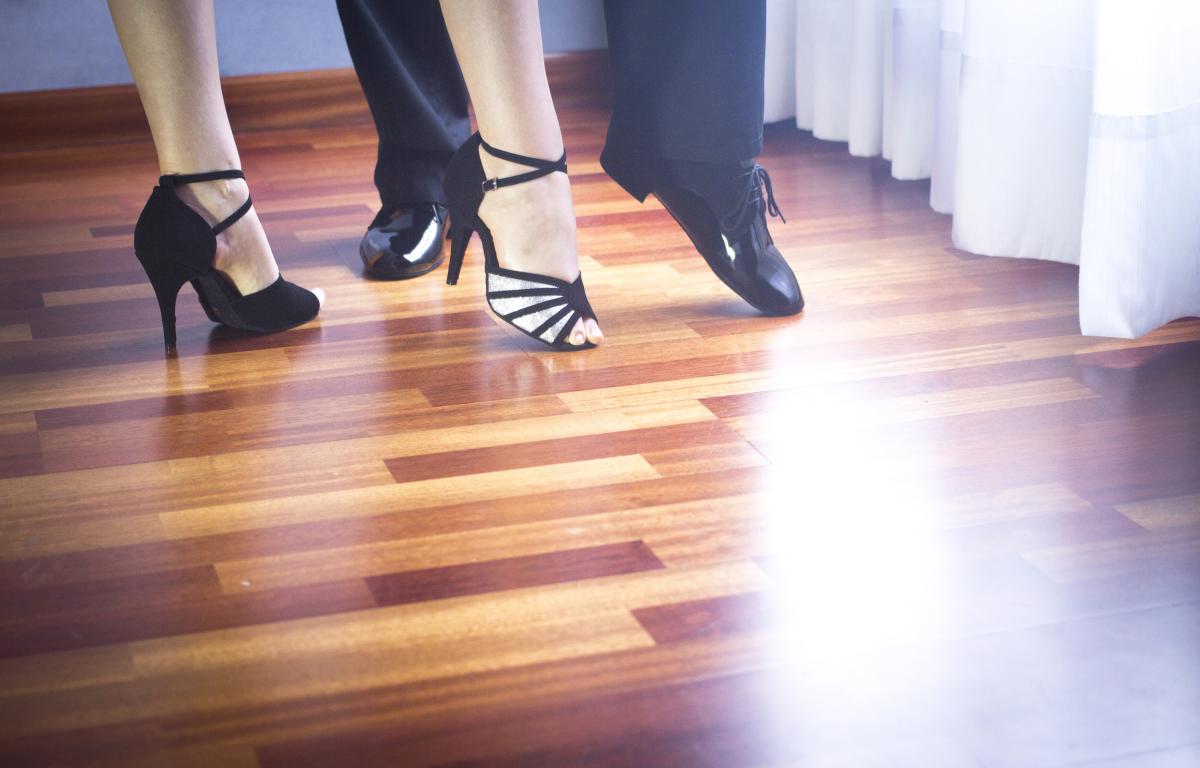 Beginning Dancers learn Tango